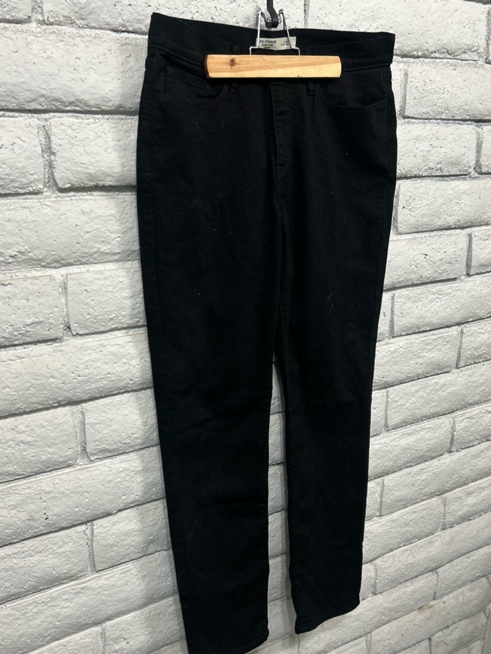 Levi's Women's Black Straight-Leg Jeans